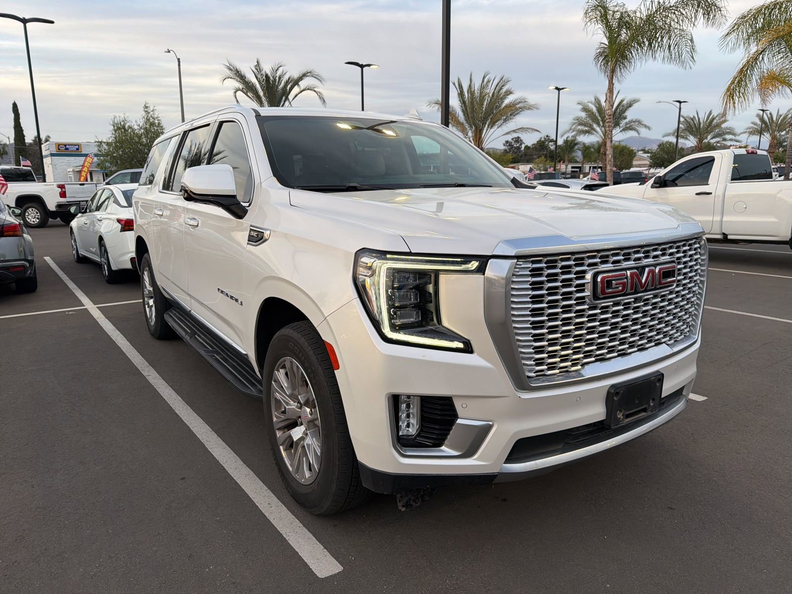 Used 2023 GMC Yukon XL Denali image 10