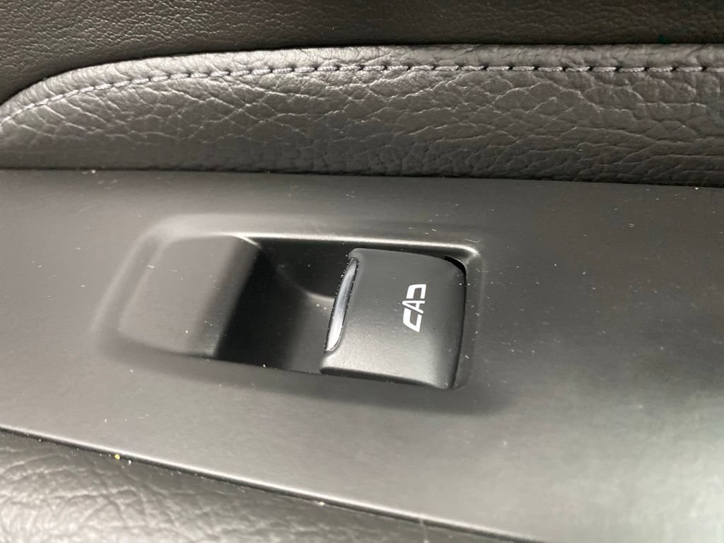 Used 2022 GMC Yukon XL Denali AWD/4WD image 36