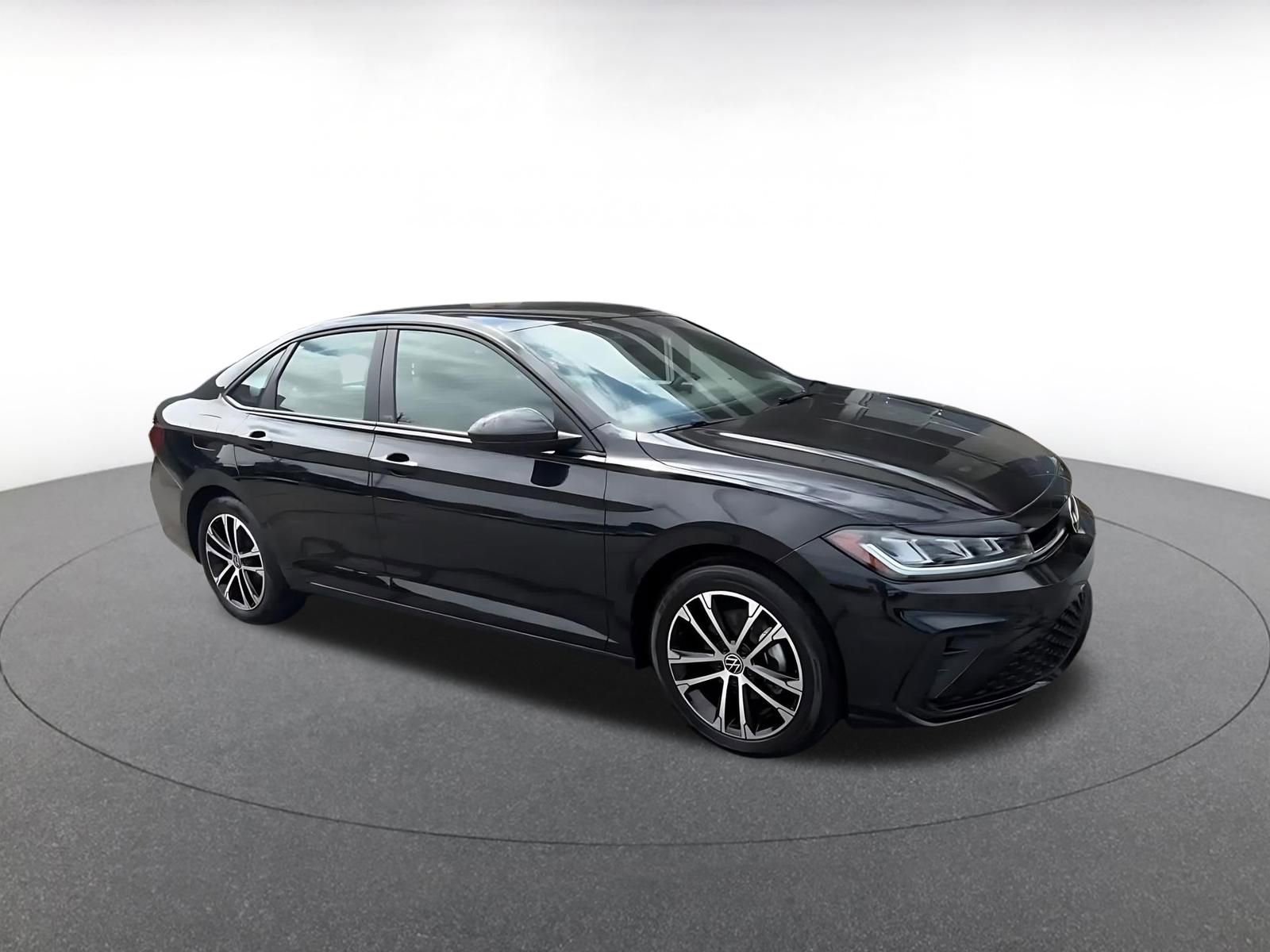 Used 2025 Volkswagen Jetta Sport FWD image 2