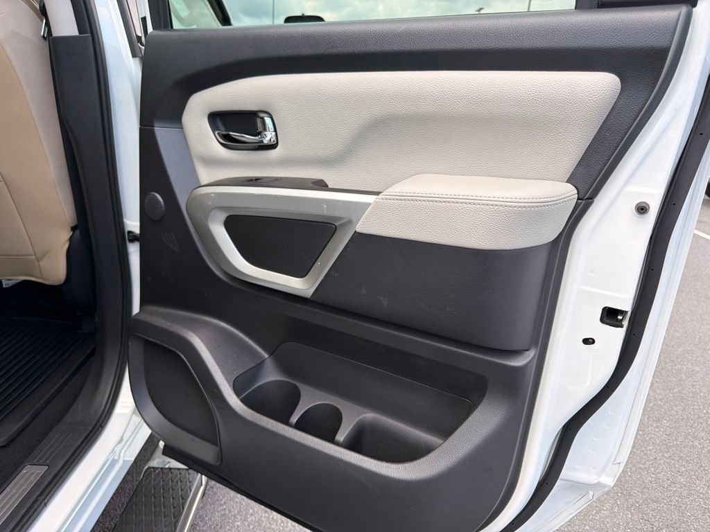 Used 2020 Nissan Titan SL w/ Moonroof Package AWD/4WD image 18