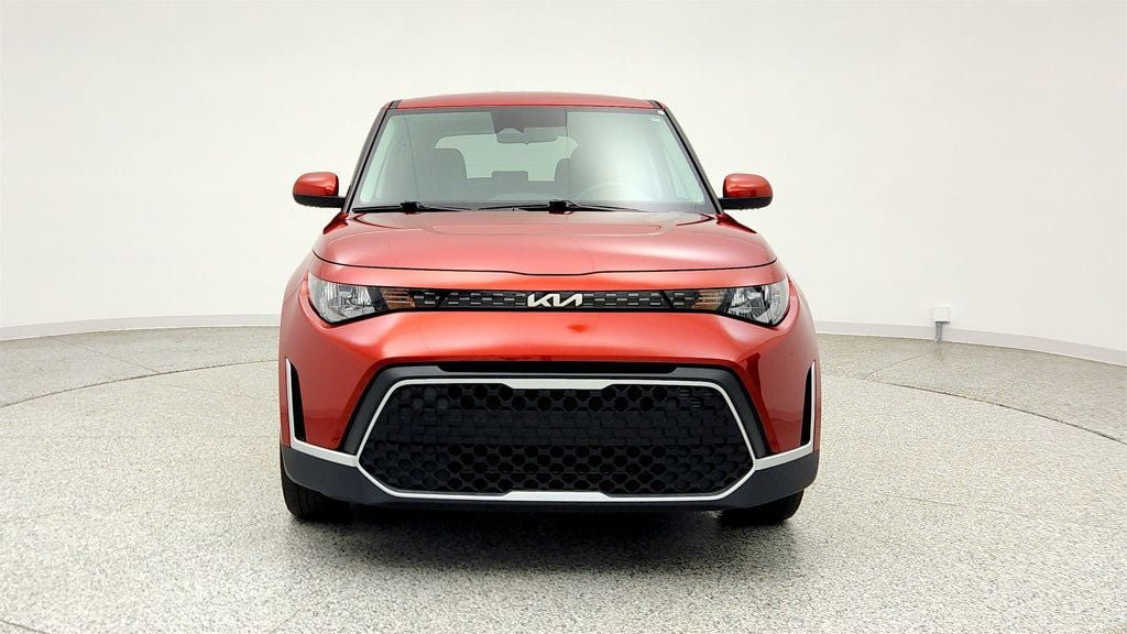 Used 2025 Kia Soul LX FWD image 2