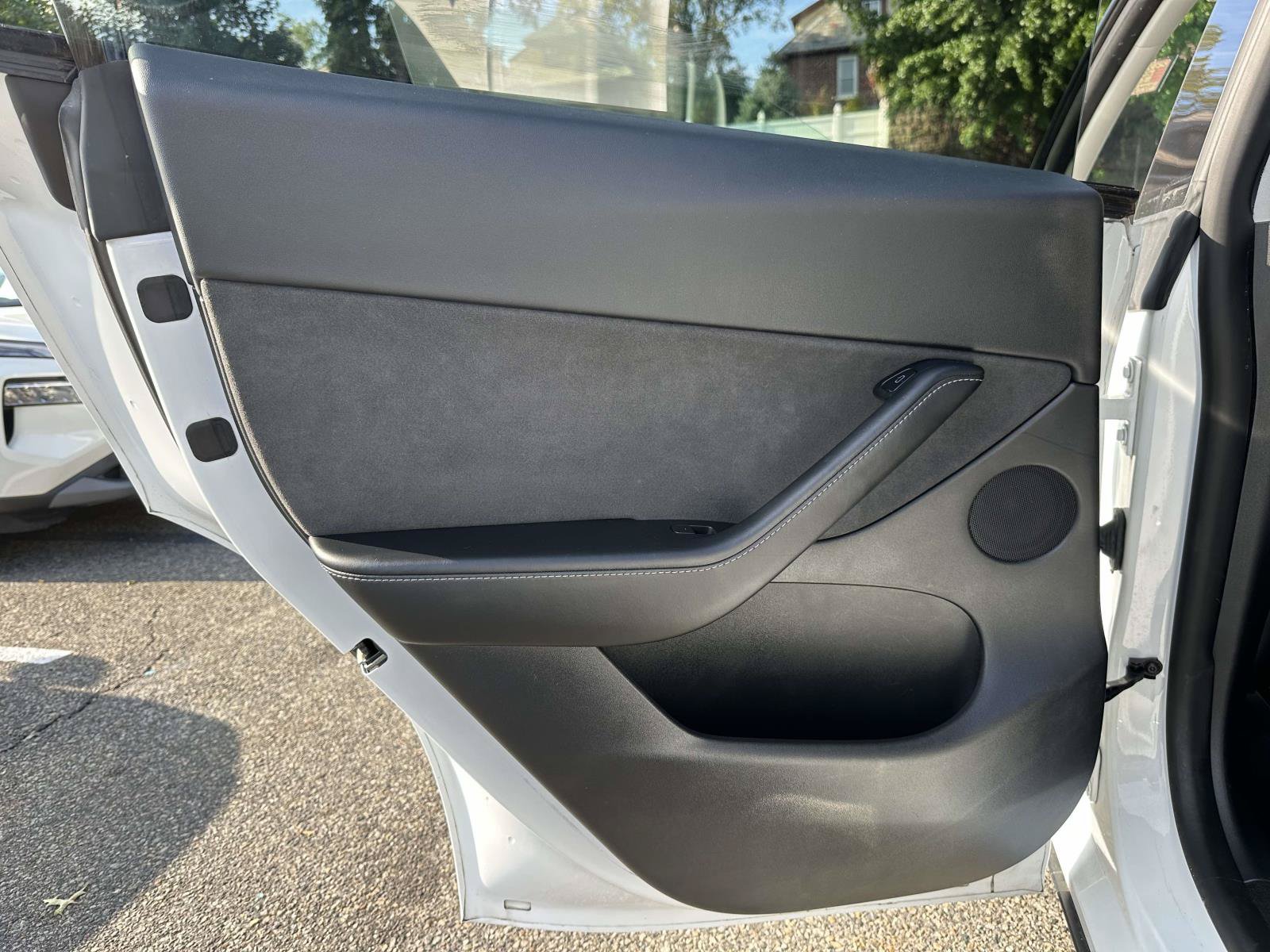 Used 2022 Tesla Model Y Long Range AWD/4WD image 17