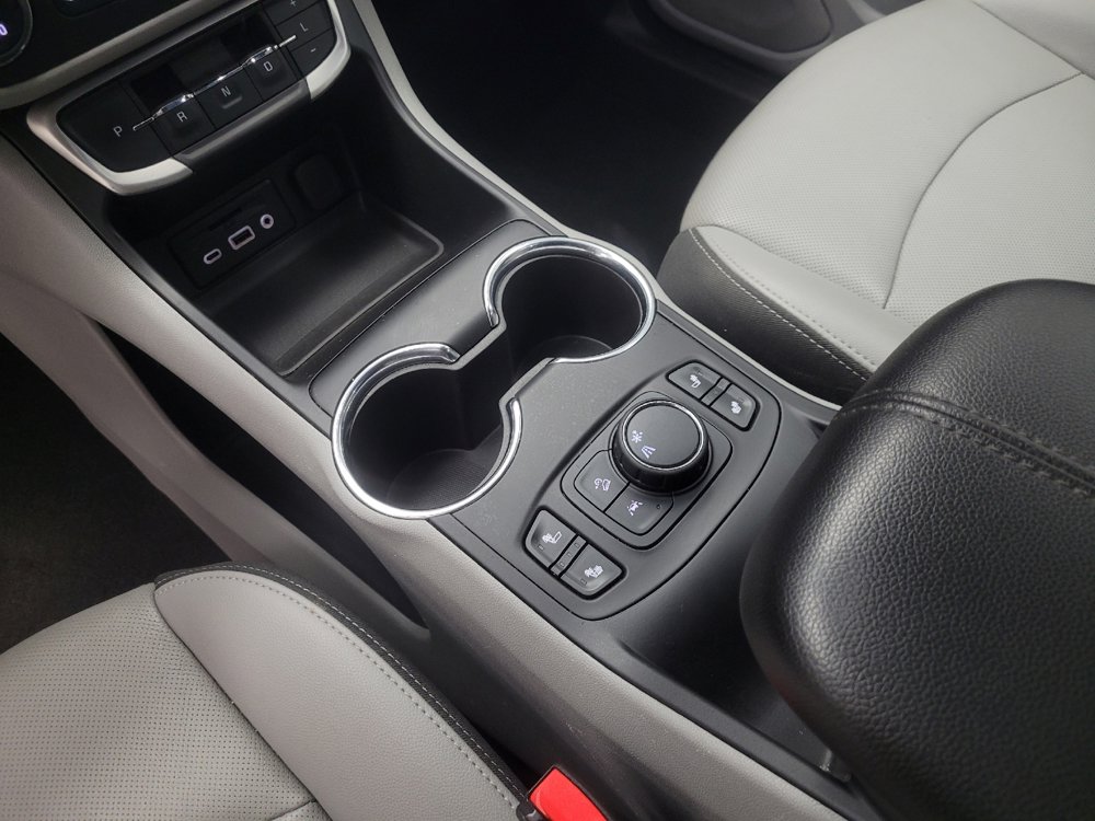 Used 2023 GMC Terrain SLT image 26