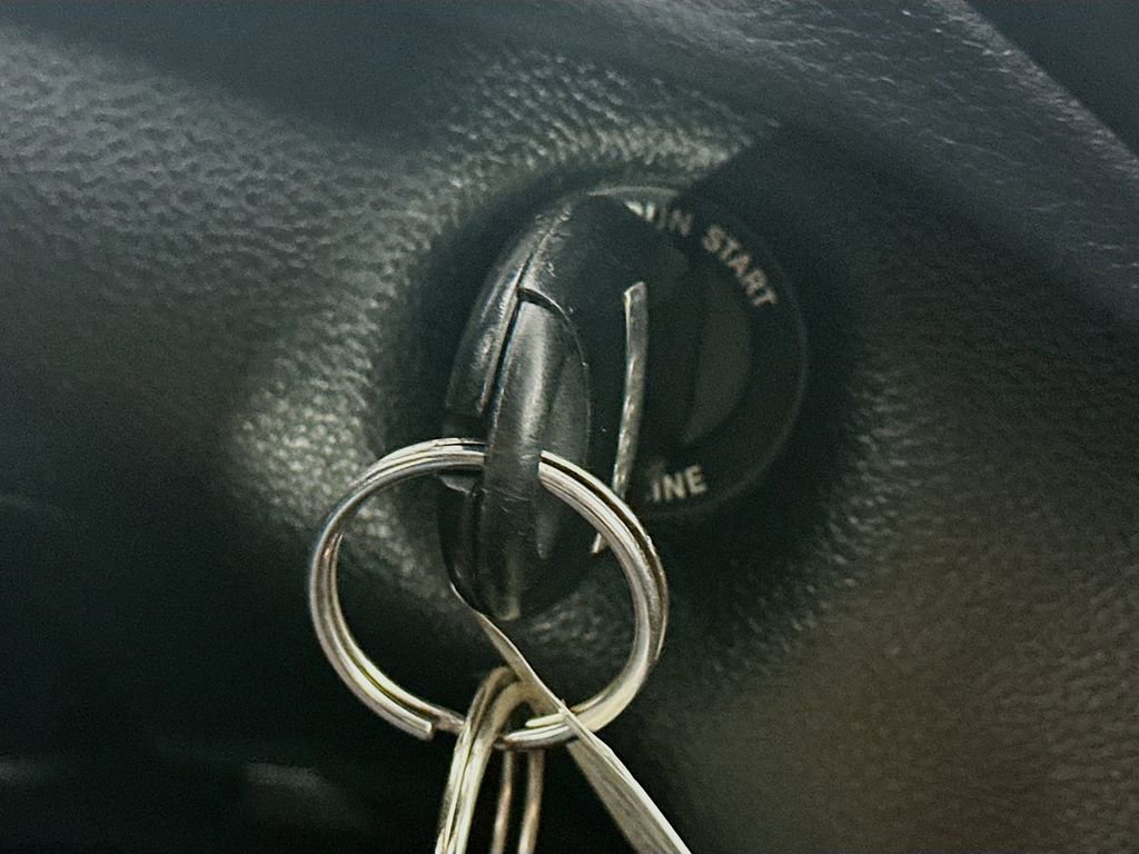 Used 2019 Jeep Cherokee Latitude w/ Cold Weather Group image 28