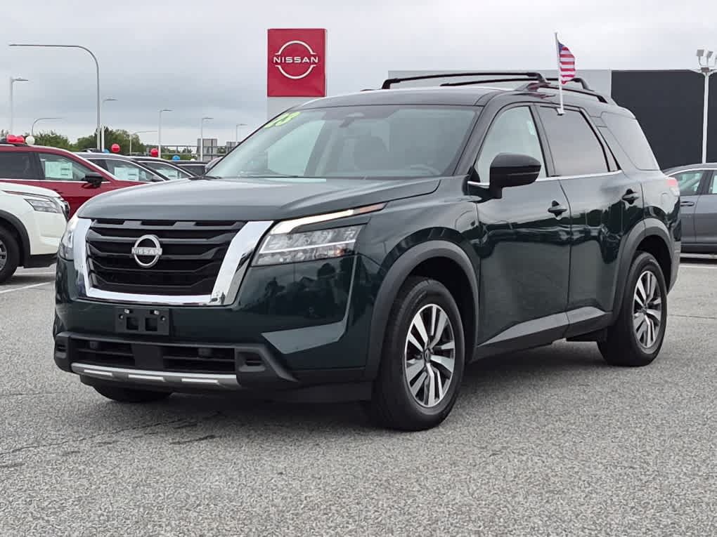 Used 2023 Nissan Pathfinder SL AWD/4WD image 1