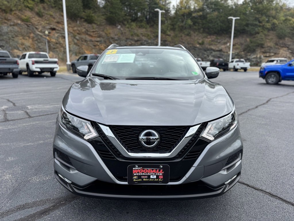 Used 2022 Nissan Rogue Sport SV image 2