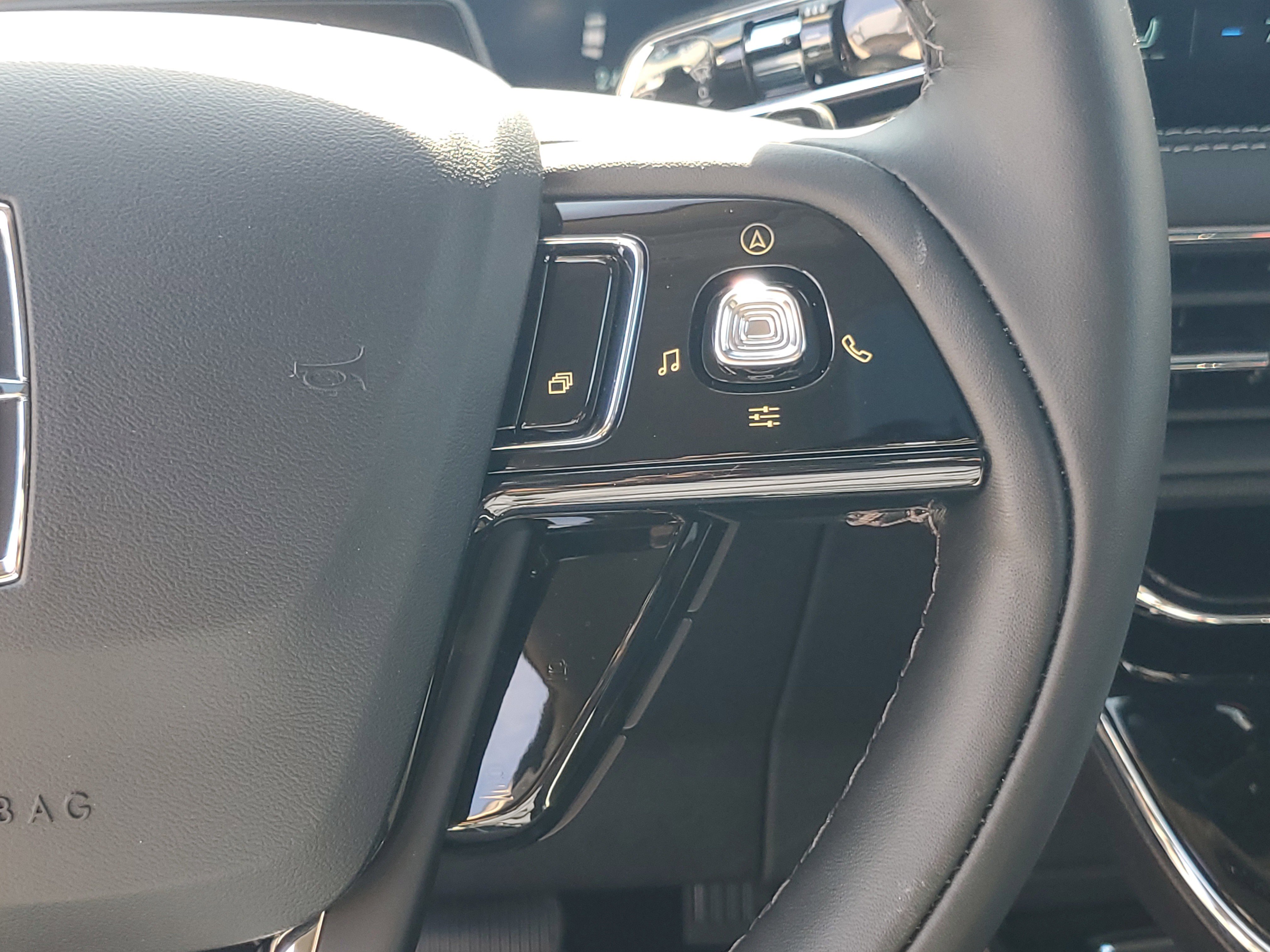 New 2025 Lincoln Corsair Reserve w/ Equipment Group 202A image 19