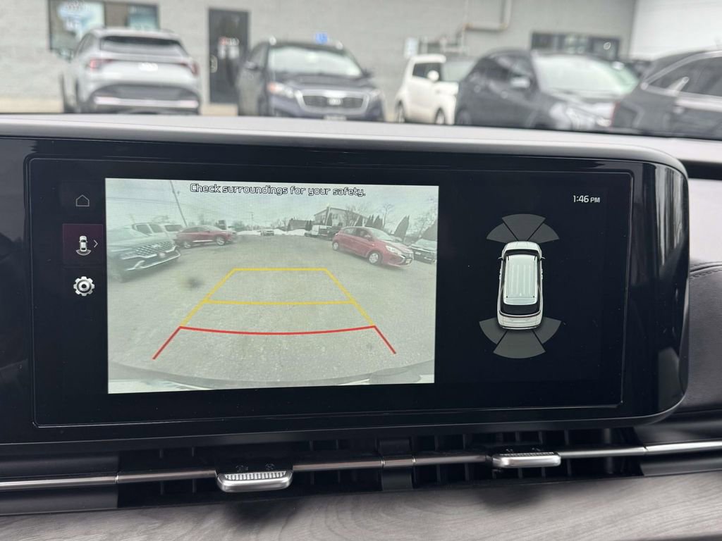 Used 2023 Kia Carnival EX image 27