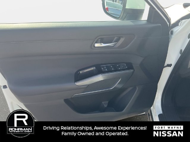 Used 2024 Nissan Pathfinder SL w/ Black Appearance Package AWD/4WD image 28