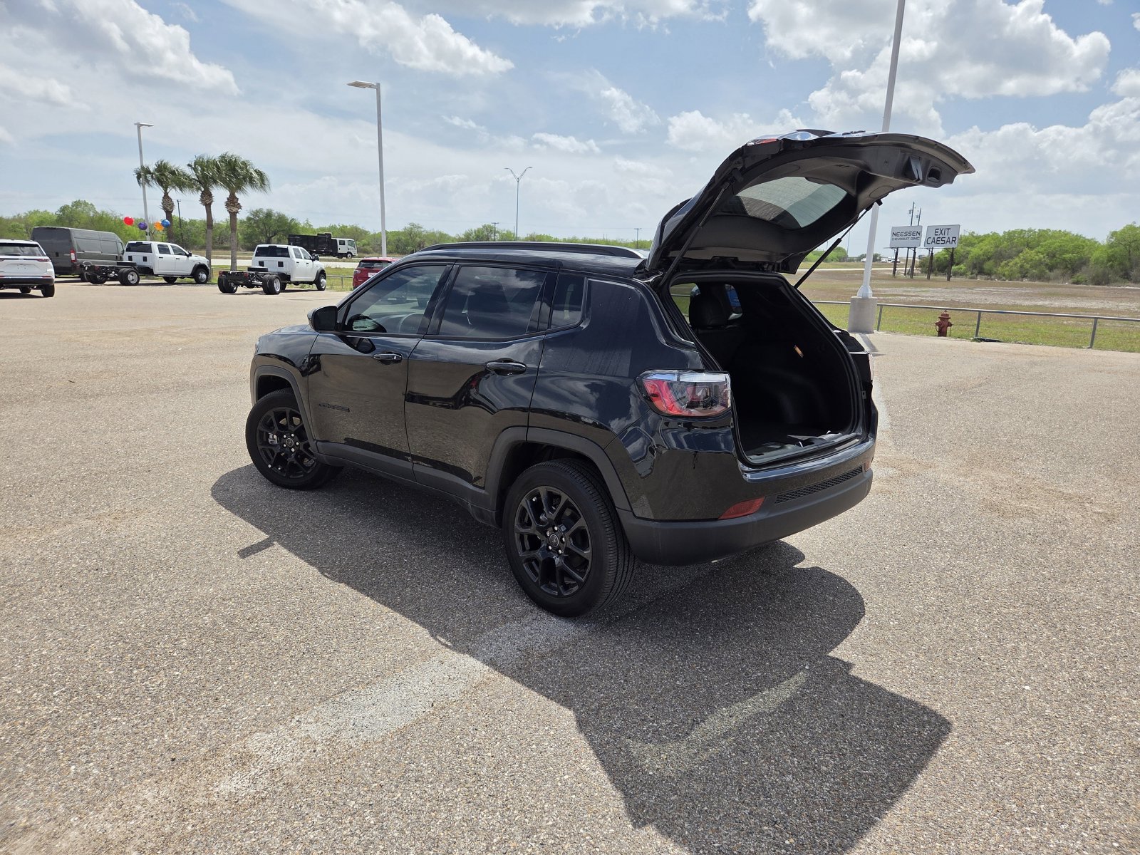 New 2026 Jeep Compass Latitude AWD/4WD image 24