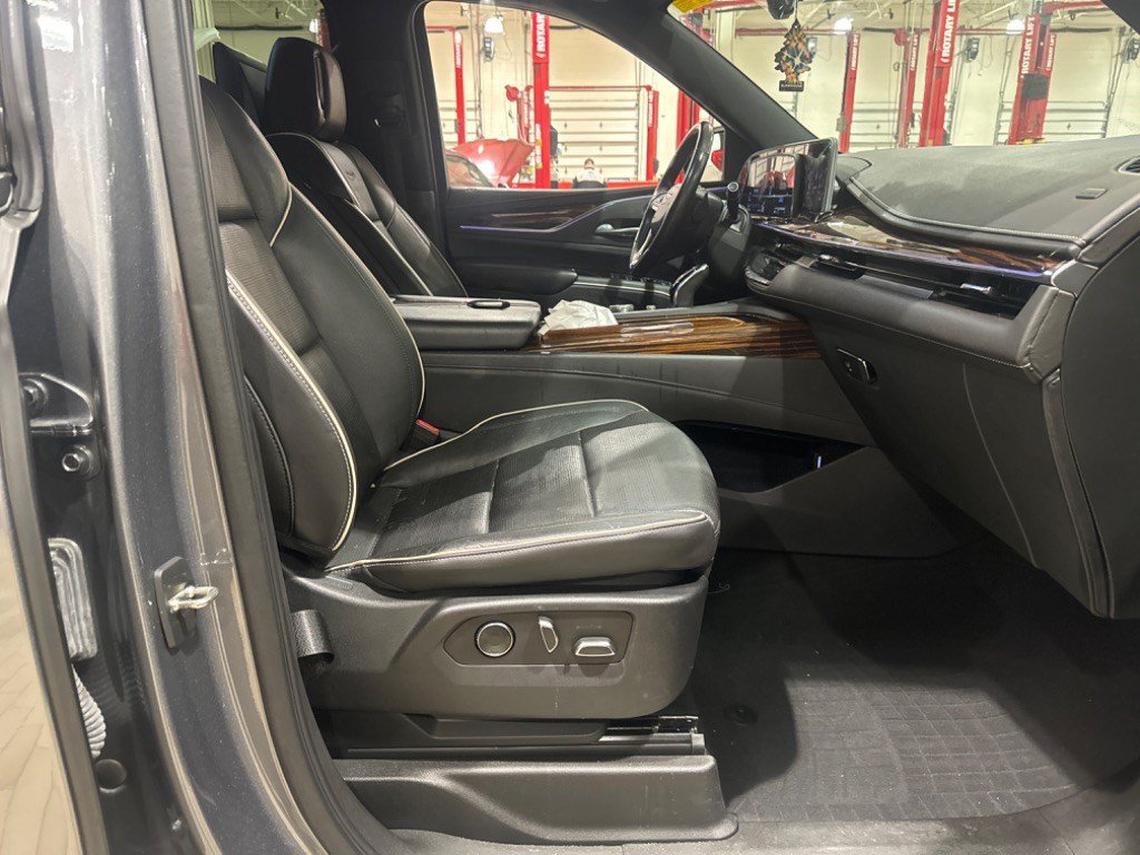 Used 2021 Cadillac Escalade Premium Luxury w/ Driver Assist Tech Package AWD/4WD image 6