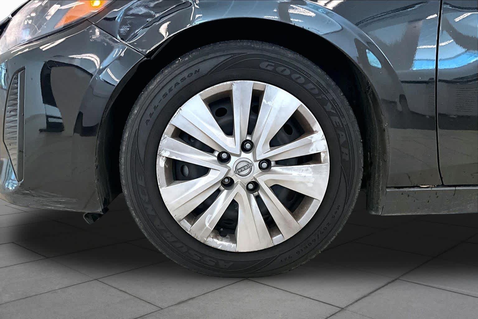Used 2024 Nissan Sentra S FWD image 9