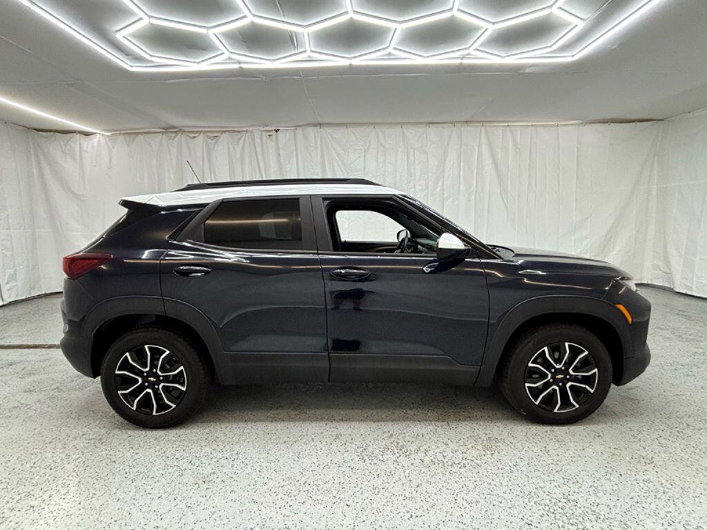 Used 2021 Chevrolet TrailBlazer ACTIV w/ Sun and Liftgate Package image 2