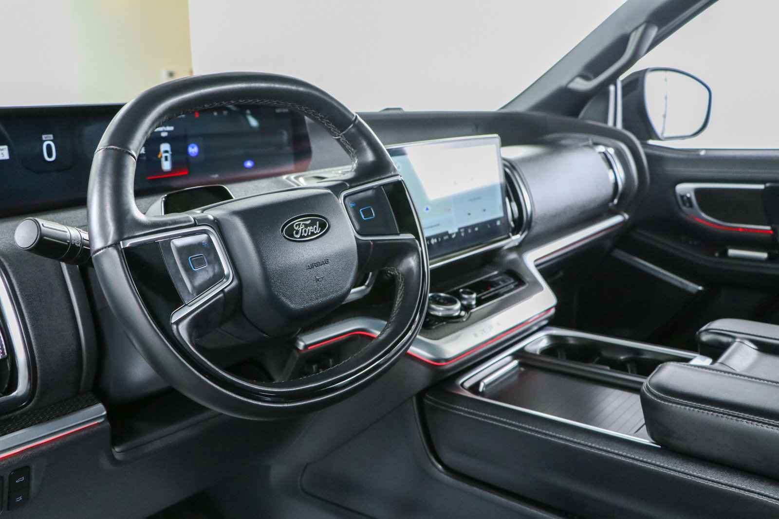 Used 2025 Ford Expedition Platinum w/ Stealth Appearance Package AWD/4WD image 24