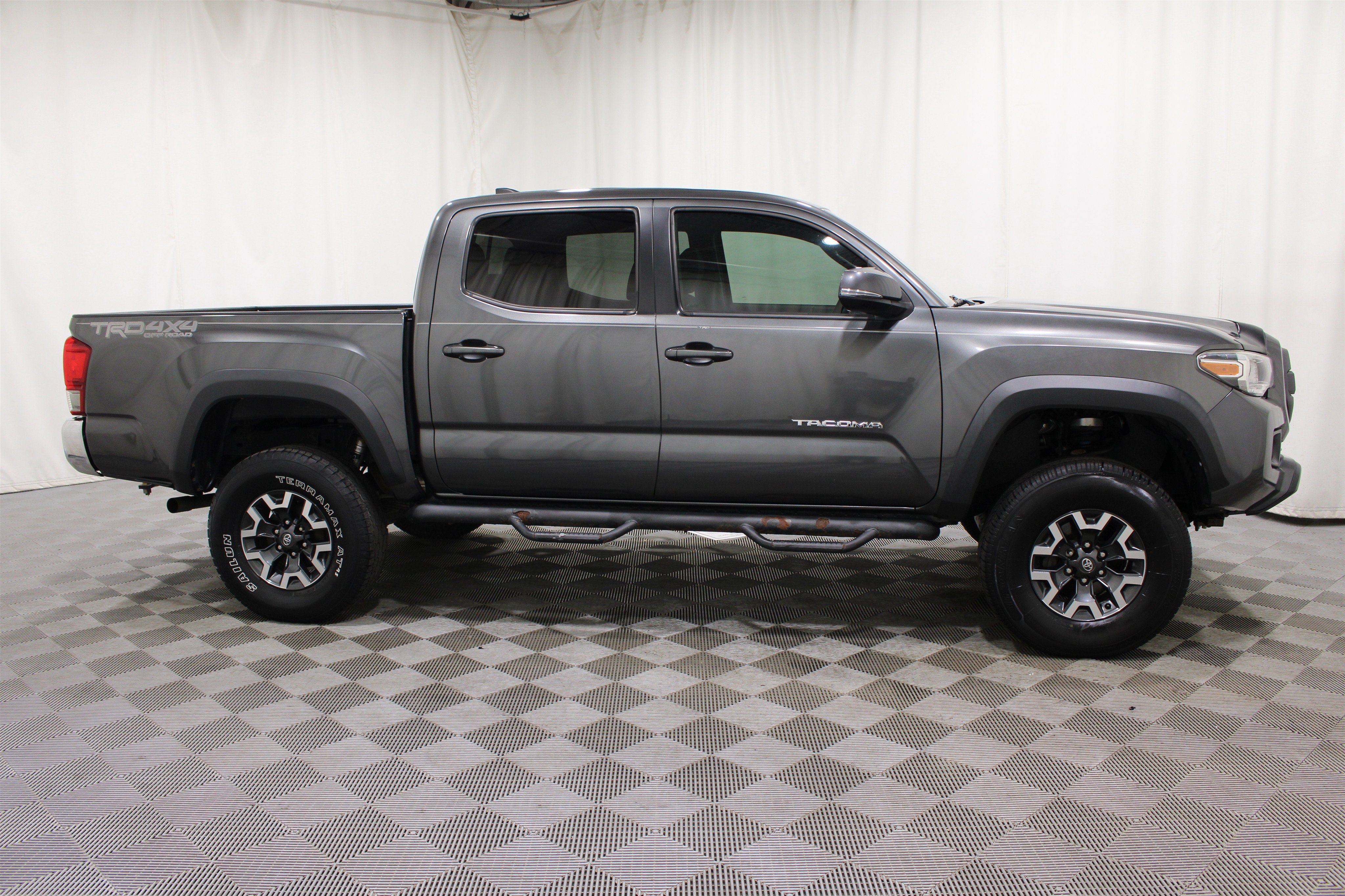 Used 2017 Toyota Tacoma TRD Off-Road w/ Tow Package (A/T) AWD/4WD image 27