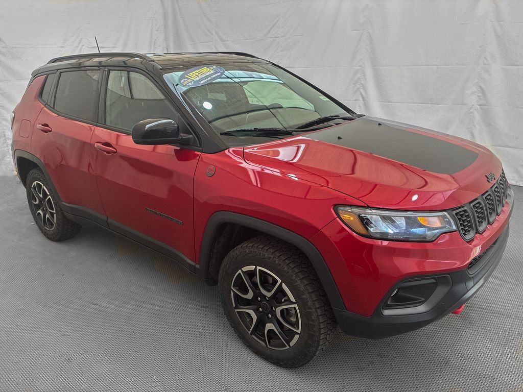 Used 2025 Jeep Compass Trailhawk AWD/4WD image 10