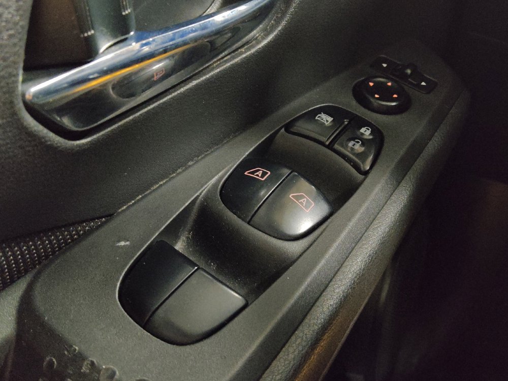 Used 2021 Nissan Kicks SV image 27