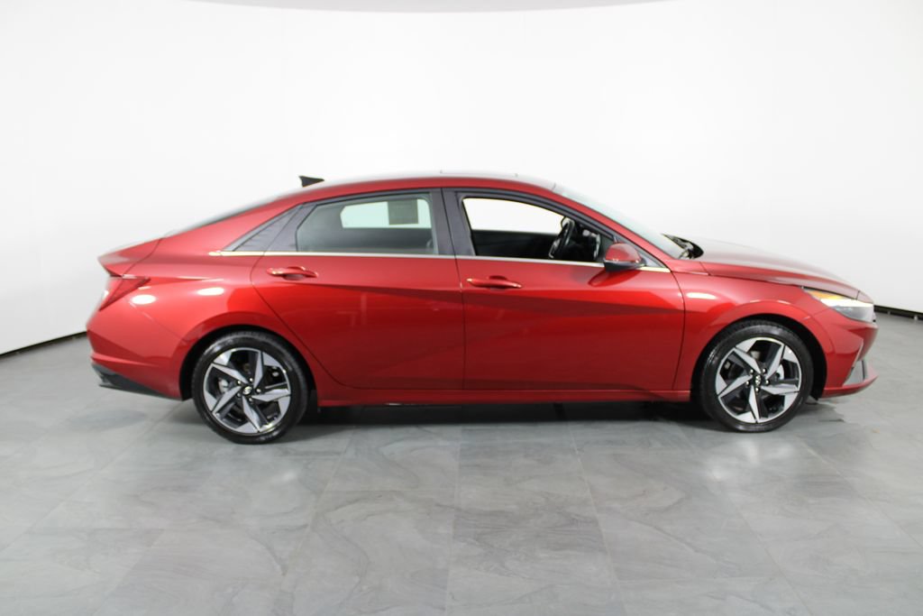 Used 2023 Hyundai Elantra Limited FWD image 11