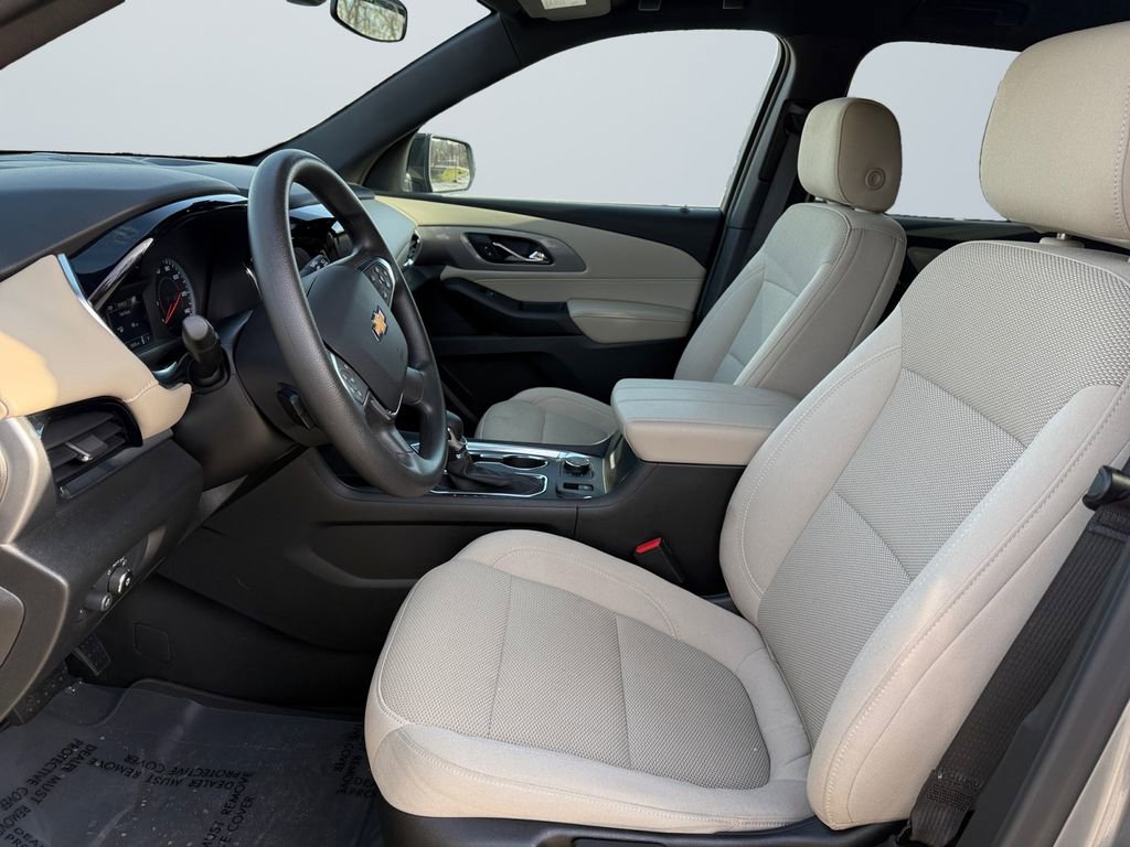Used 2024 Chevrolet Traverse LS image 9