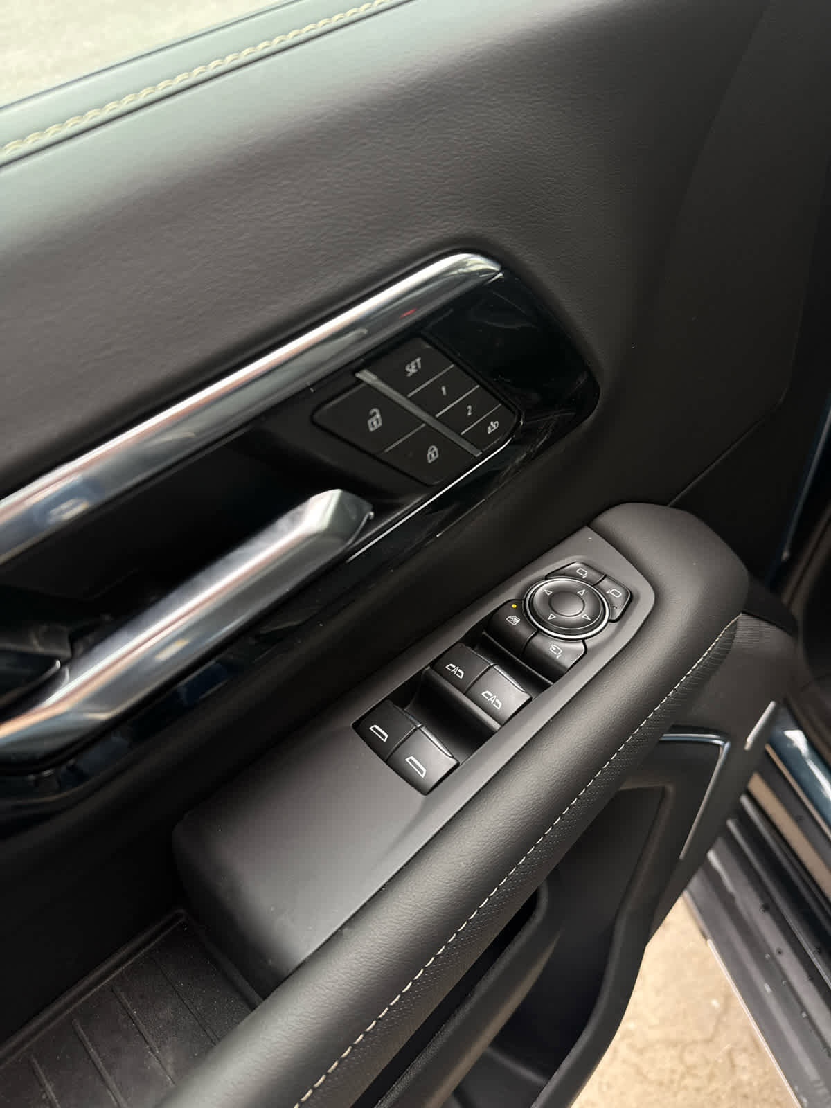 New 2026 Chevrolet Suburban Premier image 16