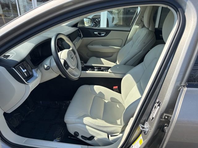 Used 2020 Volvo V60 T5 Cross Country image 20