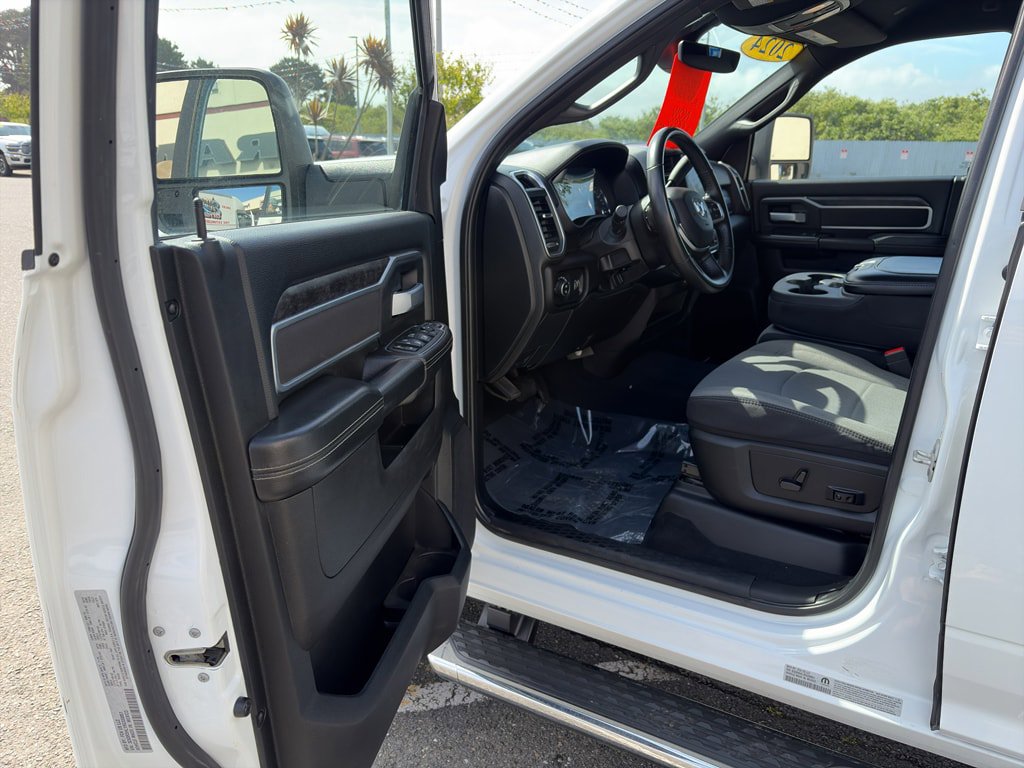 Used 2024 RAM 3500 Big Horn AWD/4WD image 7