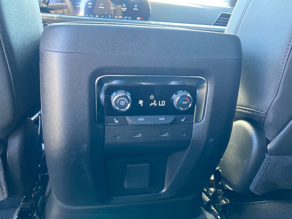 New 2025 Chevrolet Suburban Premier image 24