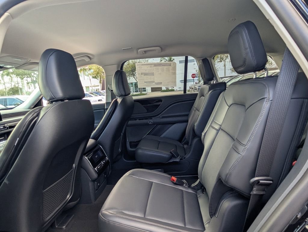 New 2026 Lincoln Aviator AWD image 13