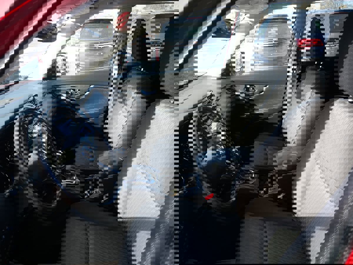 Used 2017 Nissan Rogue SV image 10