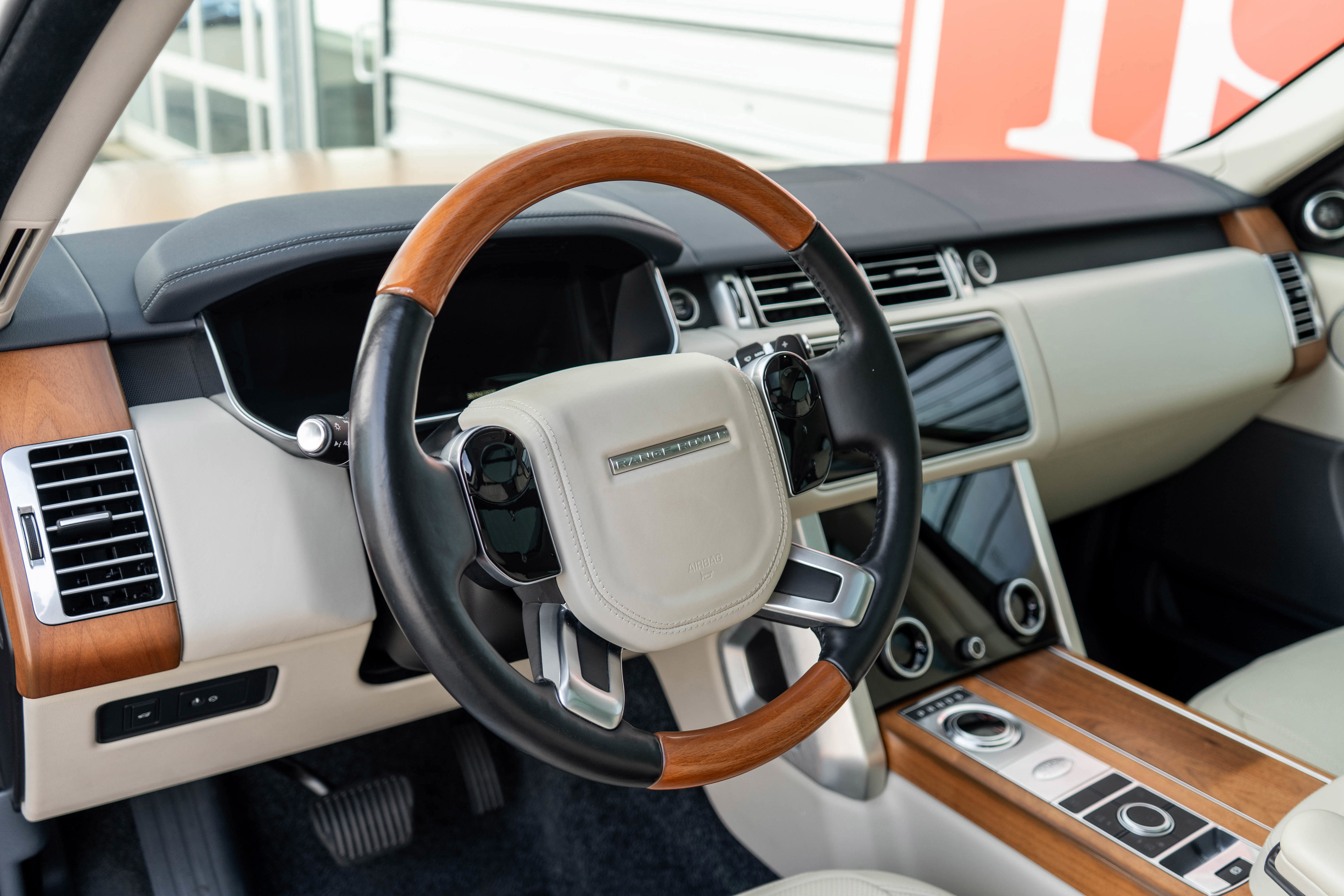 Used 2021 Land Rover Range Rover HSE AWD/4WD image 13