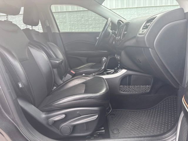 Used 2018 Jeep Compass Latitude w/ Cold Weather Group AWD/4WD image 15