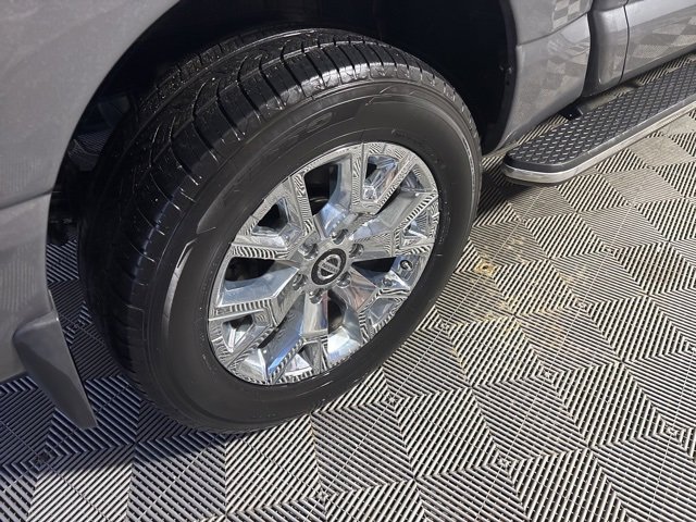 Used 2021 Nissan Titan SV w/ SV Convenience Package image 7
