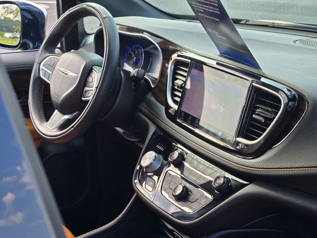 Used 2022 Chrysler Pacifica Pinnacle AWD/4WD image 9