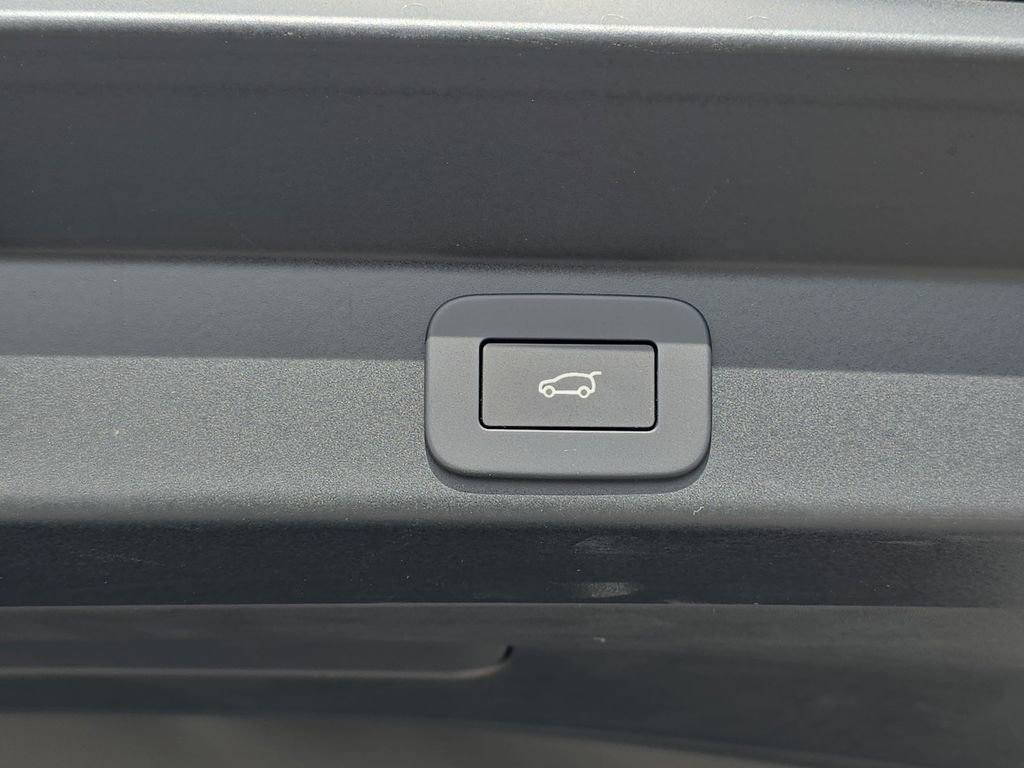 New 2026 Land Rover Range Rover Sport SV image 13