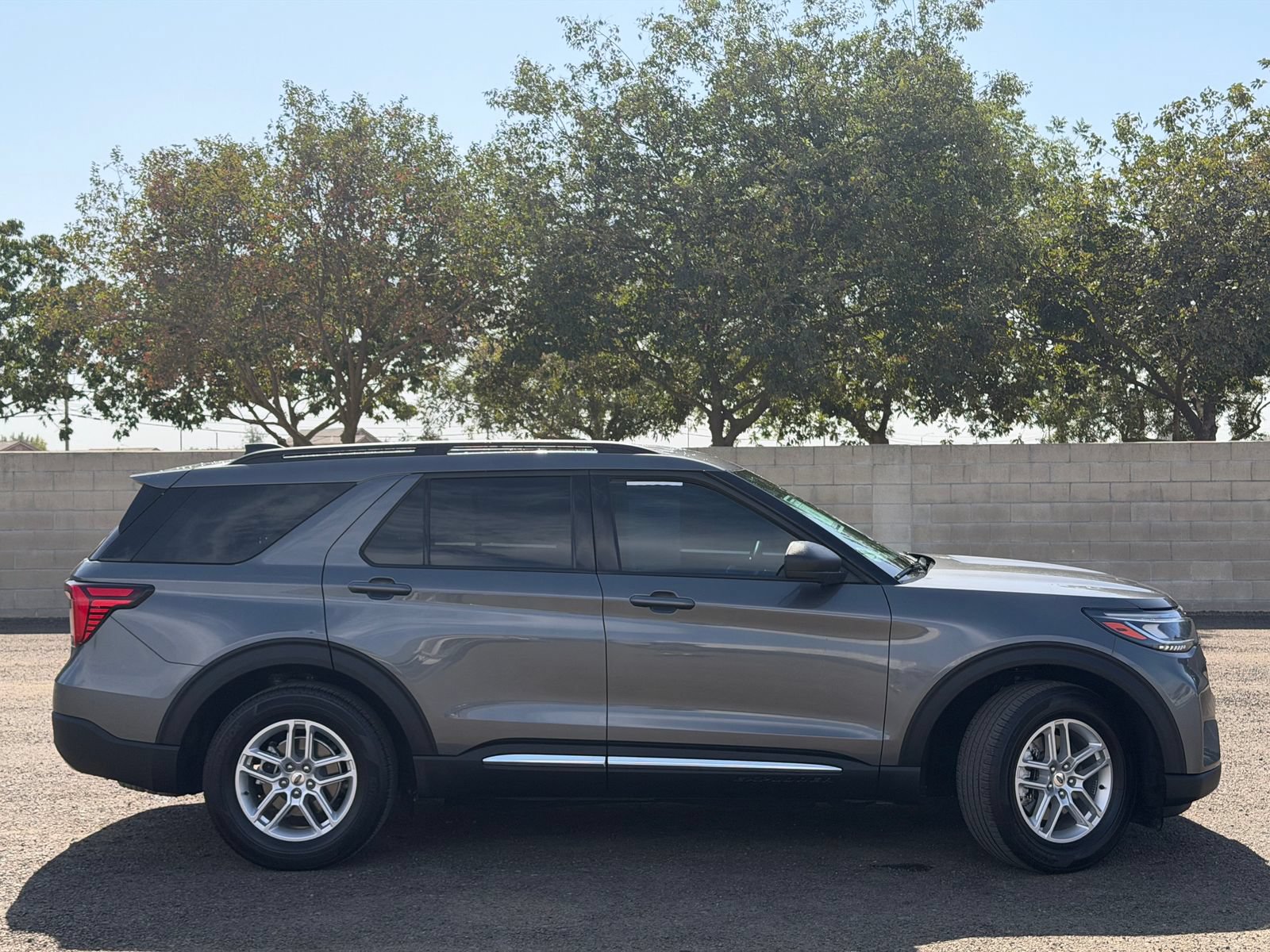 Used 2025 Ford Explorer Active w/ Active Comfort Package RWD image 2