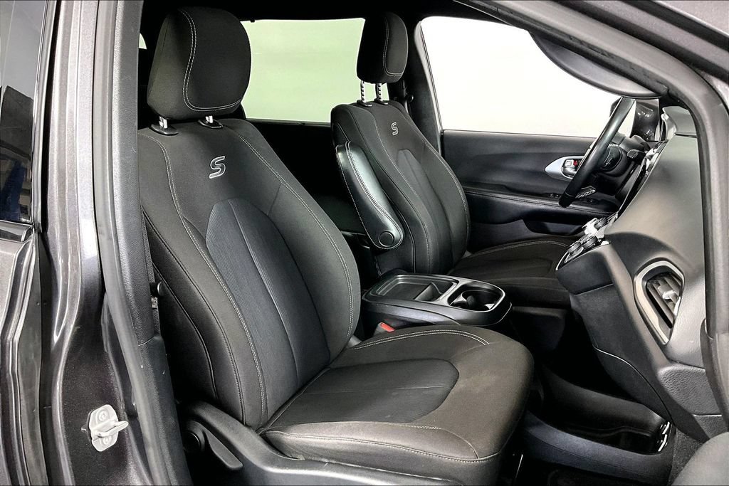 Used 2020 Chrysler Pacifica Touring w/ S Appearance Package FWD image 7