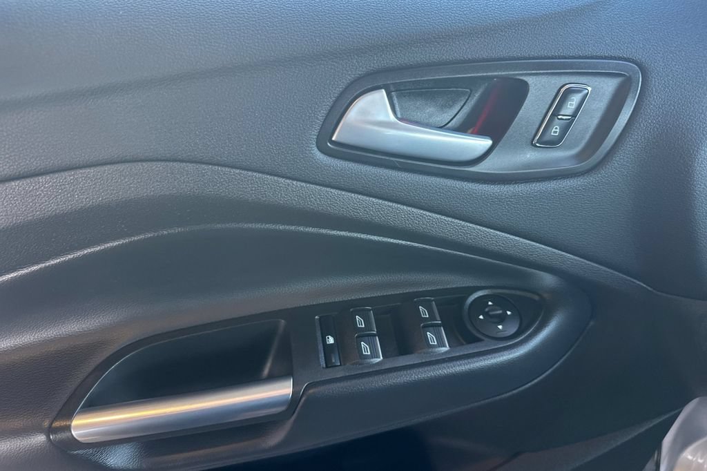 Used 2016 Ford C-MAX Energi SEL w/ Equipment Group 302A FWD image 12