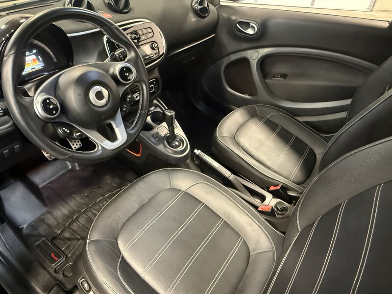 Used 2017 smart fortwo passion RWD image 18
