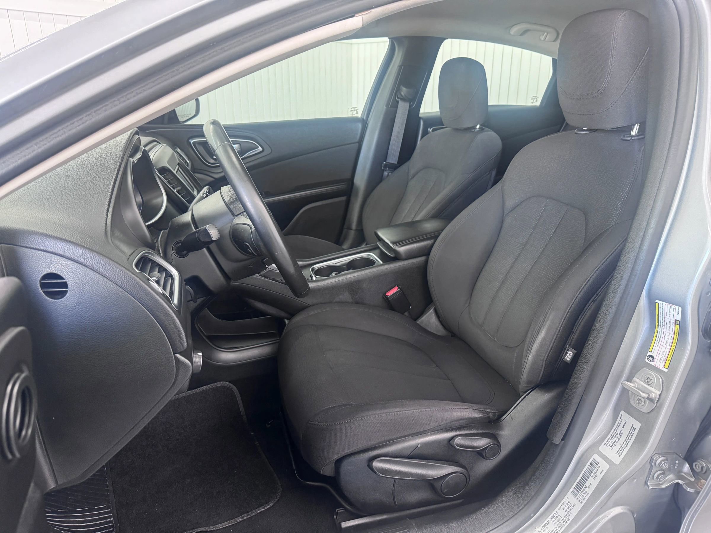 Used 2015 Chrysler 200 Limited image 9