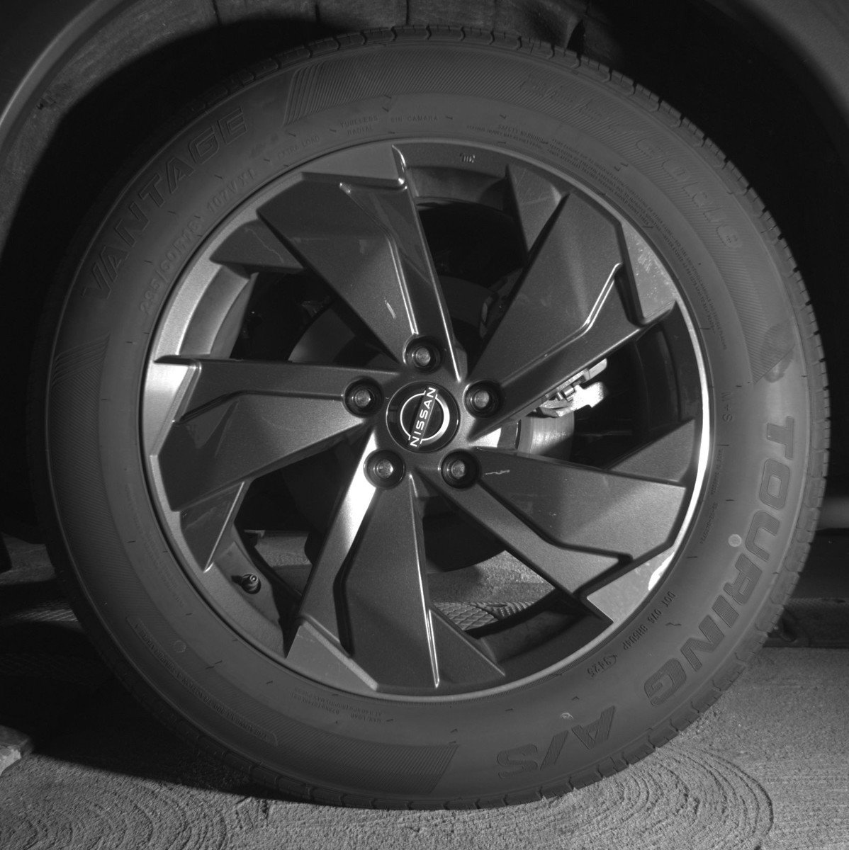 Used 2025 Nissan Rogue SV image 14