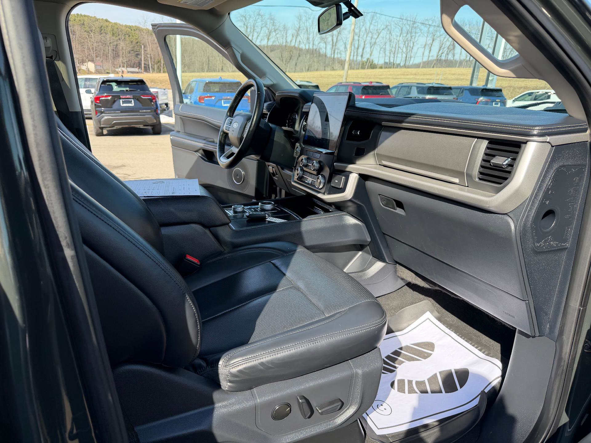Used 2023 Ford Expedition Max XLT image 39