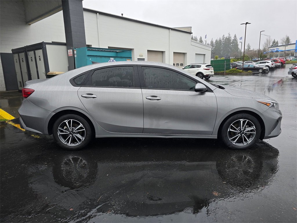 Used 2022 Kia Forte LXS image 3