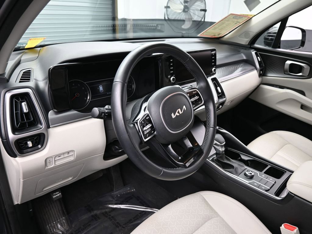 Used 2023 Kia Sorento S image 10