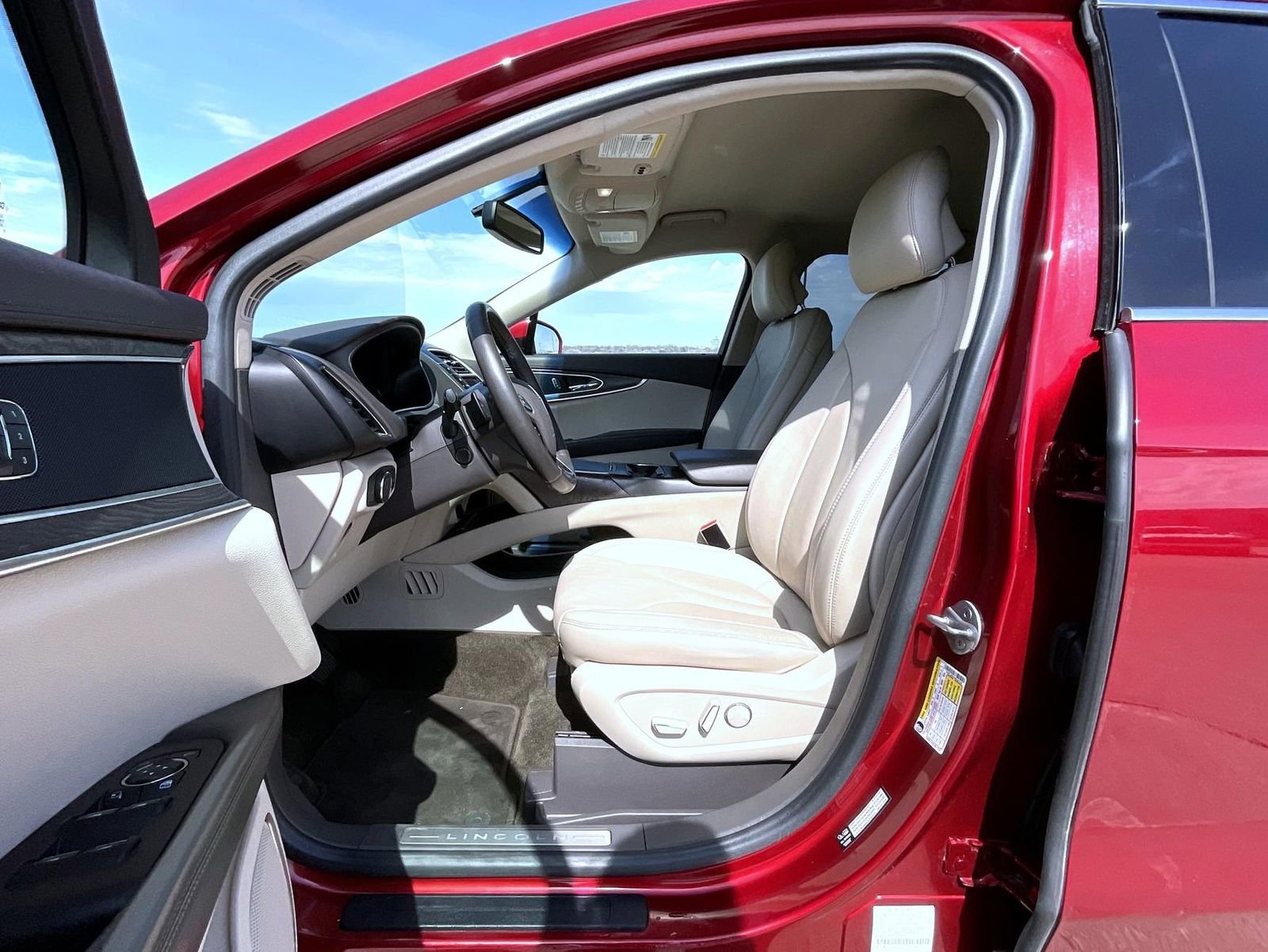 Used 2016 Lincoln MKX Select w/ Select Plus Package FWD image 11