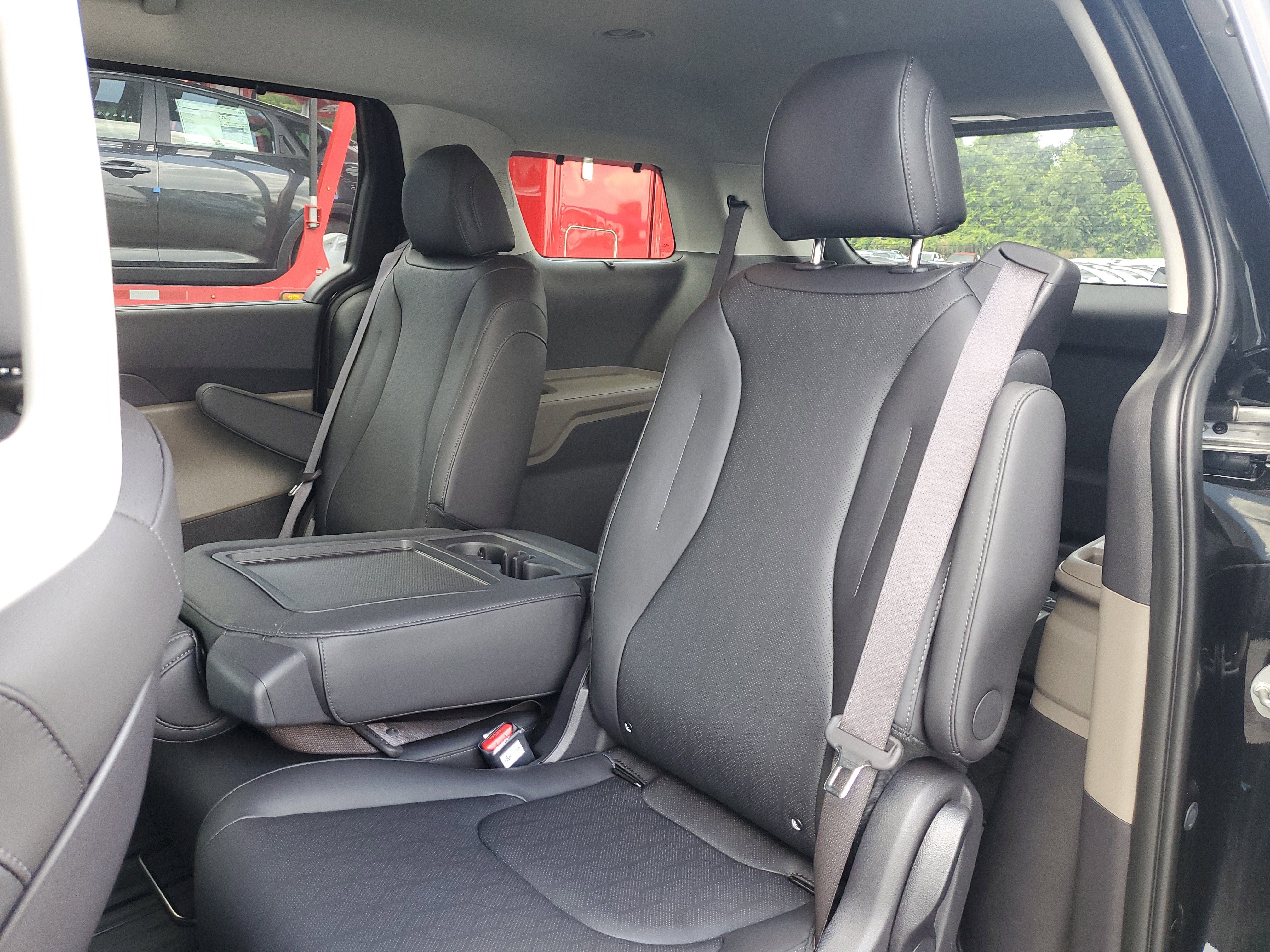 New 2025 Kia Carnival EX image 12