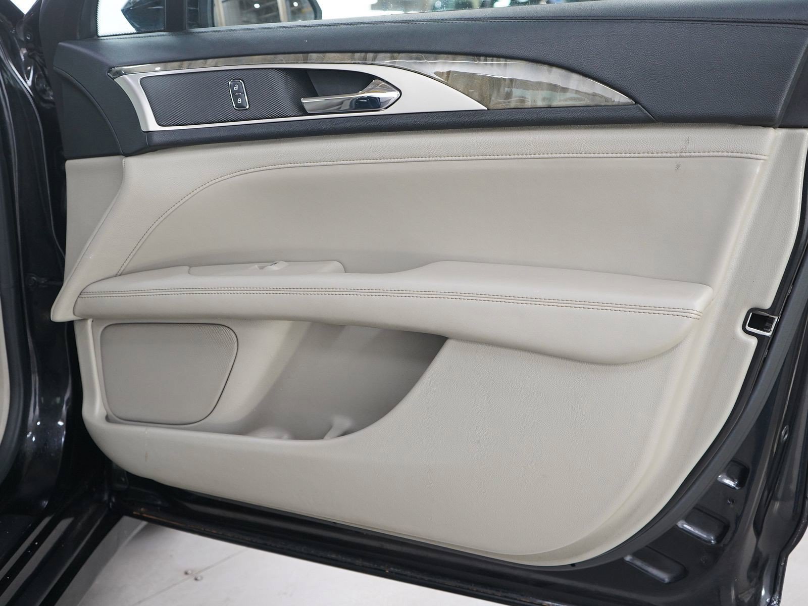 Used 2017 Lincoln MKZ Reserve w/ Technology Package AWD/4WD image 9
