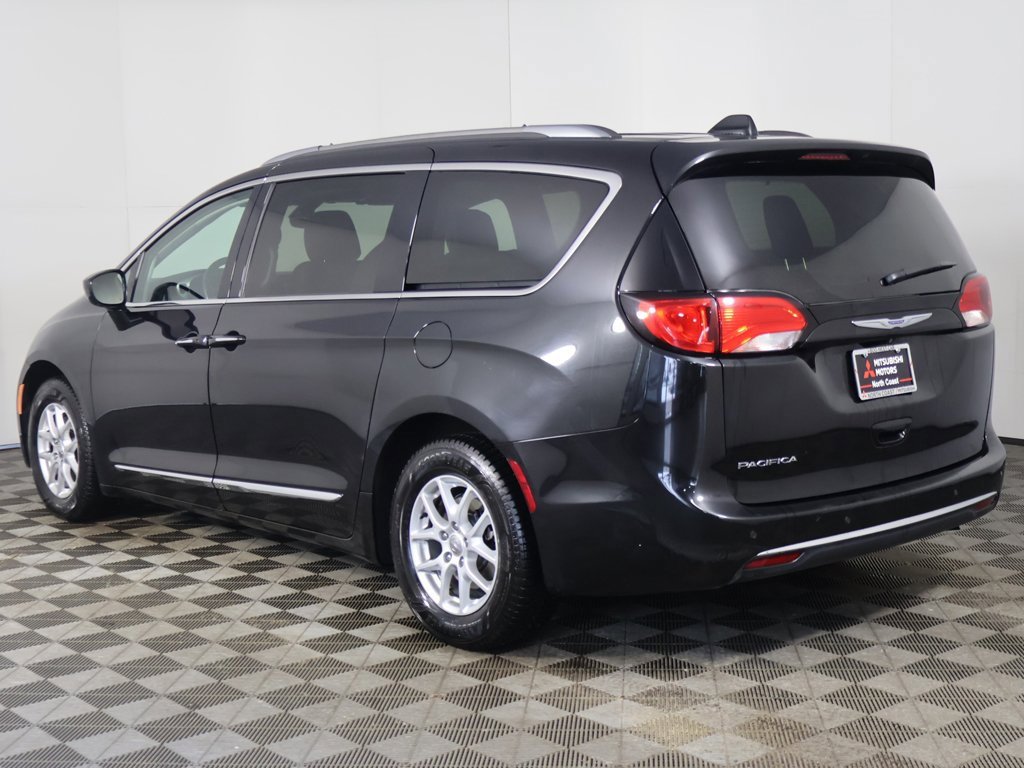 Used 2020 Chrysler Pacifica Touring-L image 8