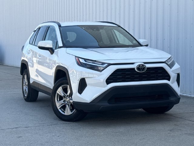 Used 2025 Toyota RAV4 XLE FWD image 2