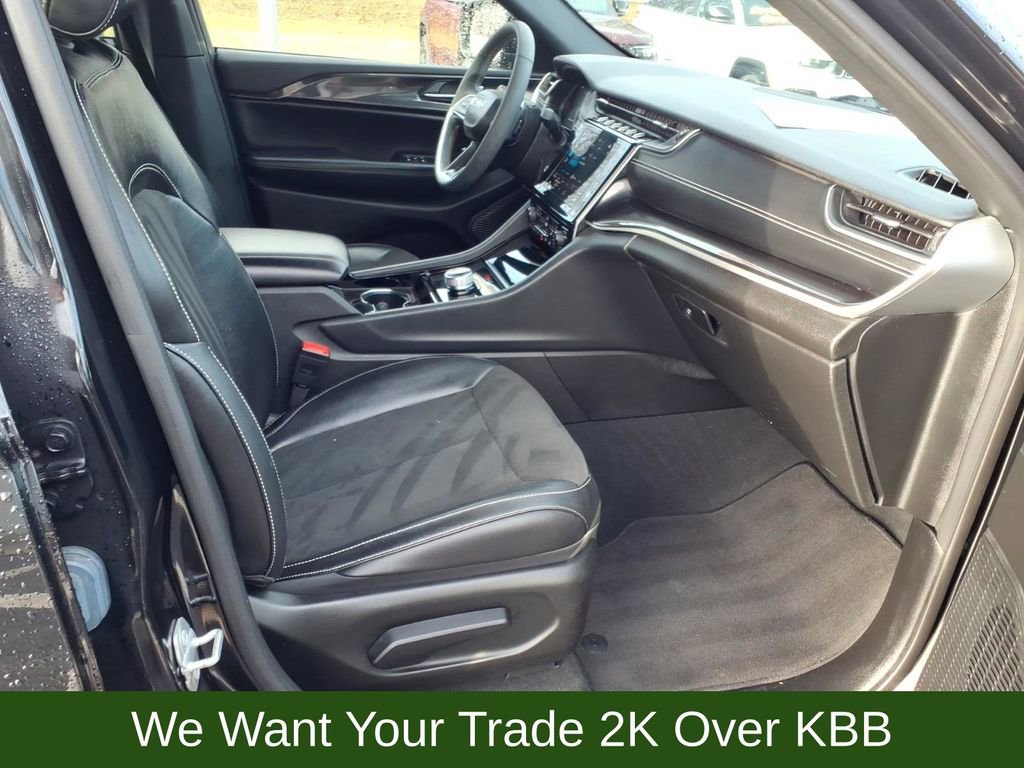 Used 2023 Jeep Grand Cherokee Altitude AWD/4WD image 27