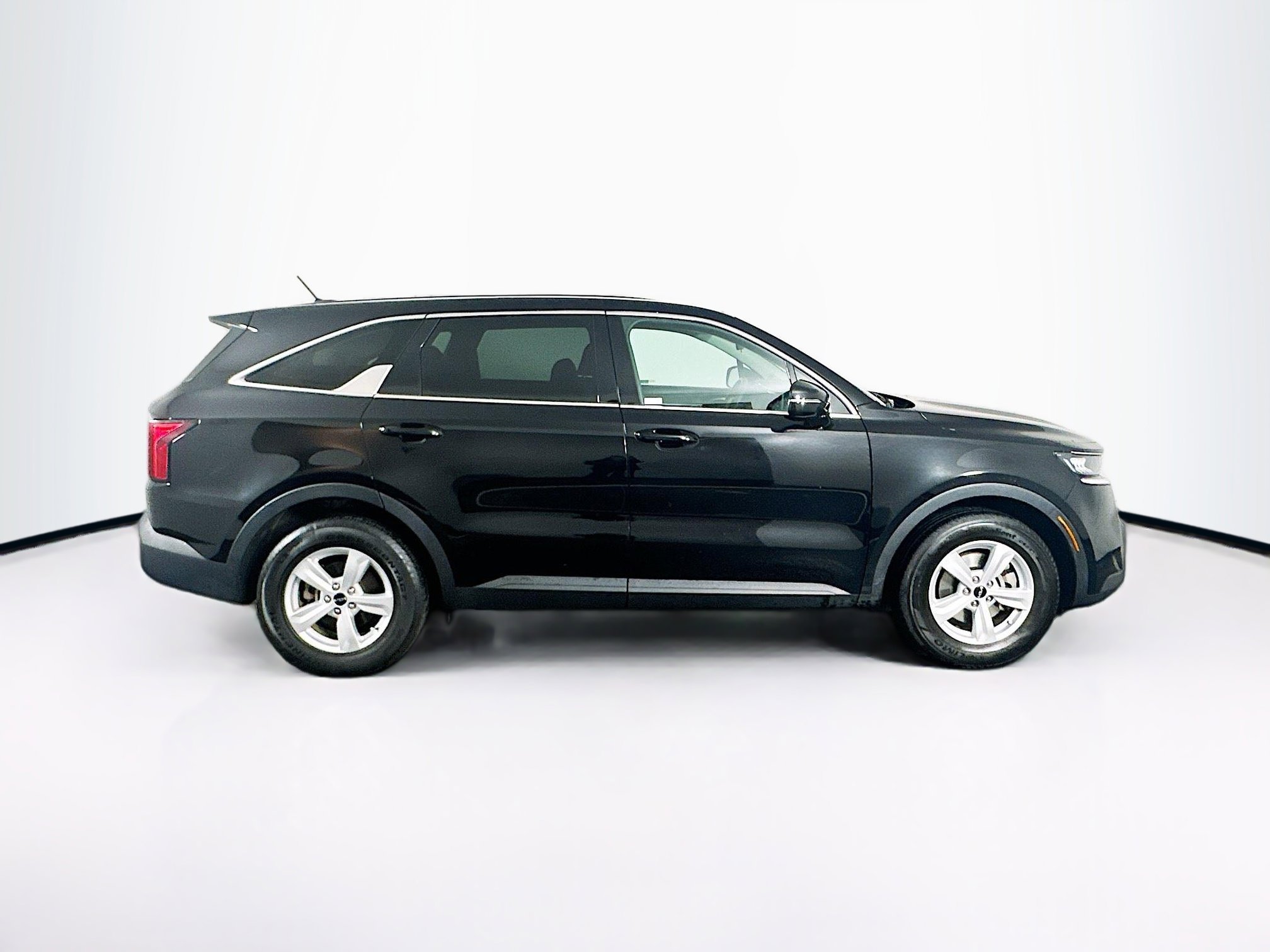 Used 2023 Kia Sorento LX image 10